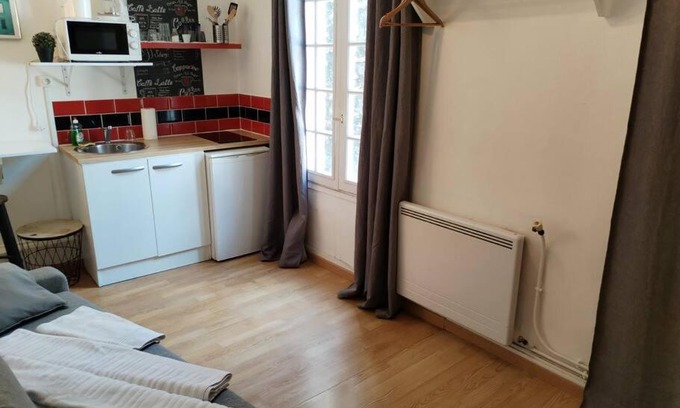 Parc-de-Montsouris Apartment | Studio Rue de la Santé