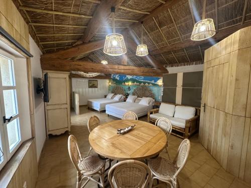 La Celle-sous-Gouzon Apartment | Studio Tahiti du Cloitre