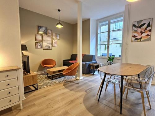 Laon Apartment | Studio Terrasse, Hypercentre, Neuf, RDC