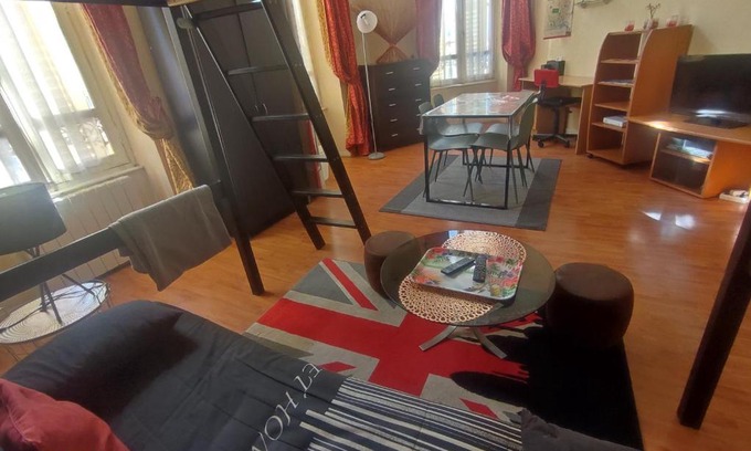 Nevers Apartment | Studio tout confort- wifi- Gare-Le Train Bleu 1