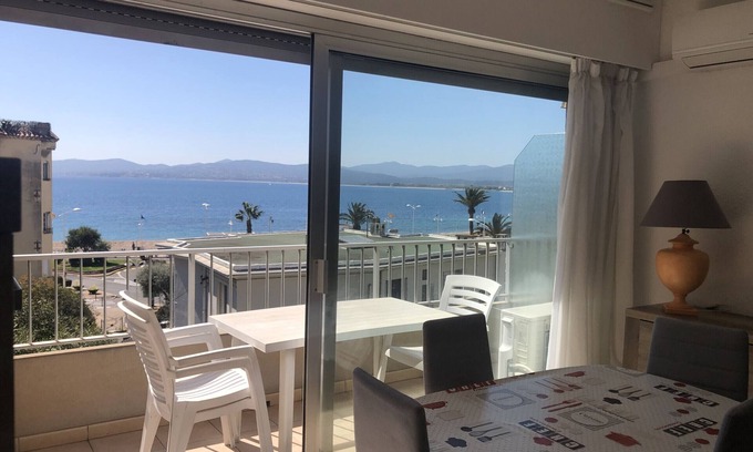 Saint-Raphael Apartment | Studio with Balcony Near Beach and Shops, Free Wi-Fi