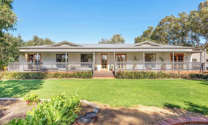 McLaren Vale Cottage | Stump Hill Estate A Unique Stay with Mini Golf