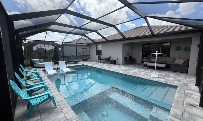 Lakewood Ranch House | Stunning 3BR pool home in resort like Lorraine Lakes - Casa De Bleu