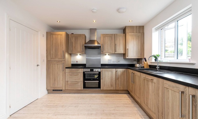 Ashford House | Stunning 5-bed House in Ashford