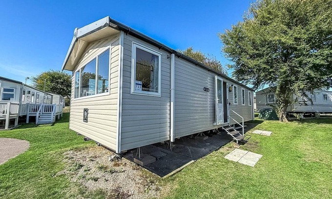 Great Yarmouth House | Stunning 8 berth caravan at Cherry Tree Holiday Park in Norfolk ref 70711C