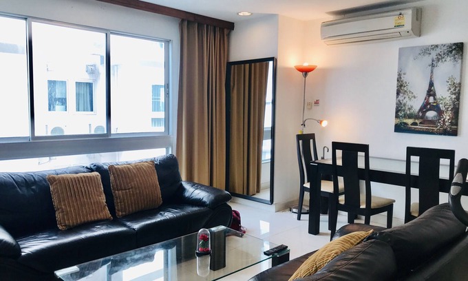 Bang Na Apartment | Stunning Apartment at a Bargain price, close to MRT, markets, shops