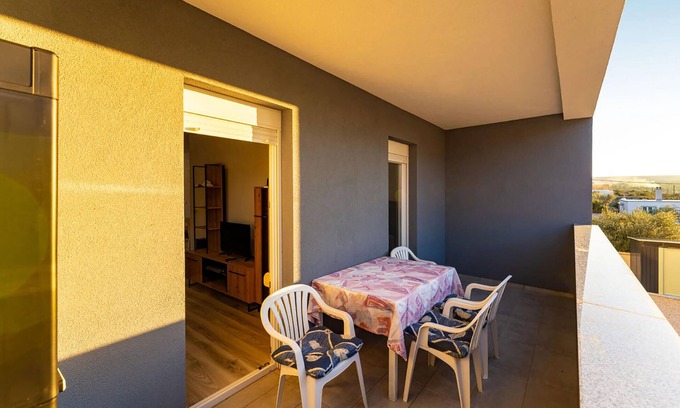 Gornji Karin Apartment | Stunning apartment in Gornji Karin