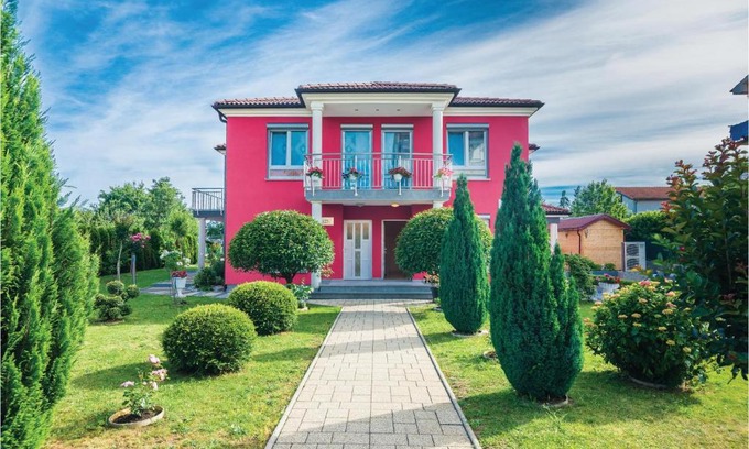 Viskovo Apartment | Stunning apartment in Viskovo with 2 Bedrooms and WiFi