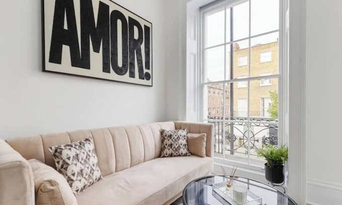 Regent's Park Apartment | Stunning Baker St Flat w/Terrace