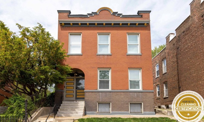 Benton Park House | Stunning Benton Park 3BR W/Parking /ABODEbucks