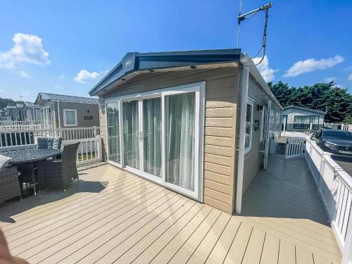 Saxmundham Other | Stunning Caravan With Decking At Carlton Meres In Suffolk Ref 60009Mv