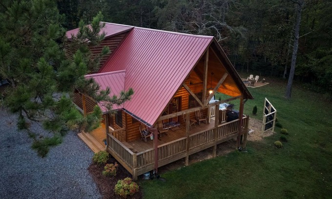 Murphy Cabin | Stunning Craftsman chalet close to Murphy. Hot Tub, Fire Pit, Dog Friendly