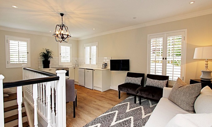 Wynberg Cottage | Stunning Garden Cottage