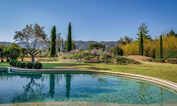 Oppede House | Stunning grand house for 16, views of the Luberon, heated pool, air conditioning