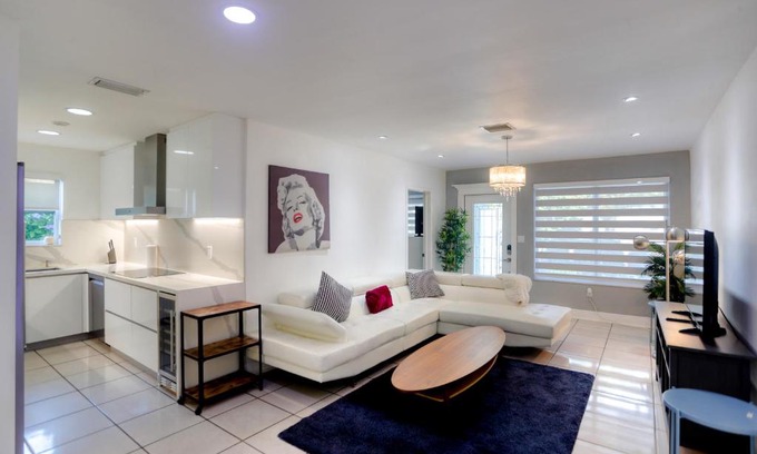 Ludlam House | Stunning Historic Getaway 4-4 Mi Casa es tu Casa