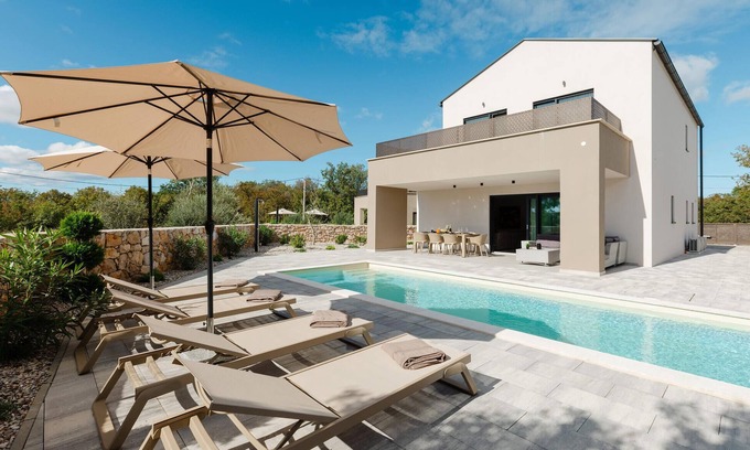 Kras House | Stunning home in Kras with WiFi
