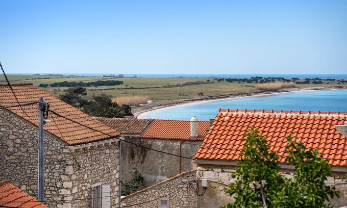 Unije House | Stunning home in Unije with WiFi