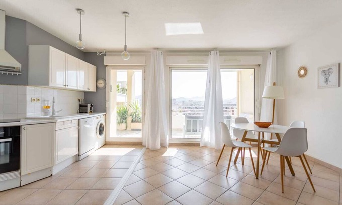 Vauban Apartment | Stunning Marseille Apartment 4, 6 People Air Conditioning Parking