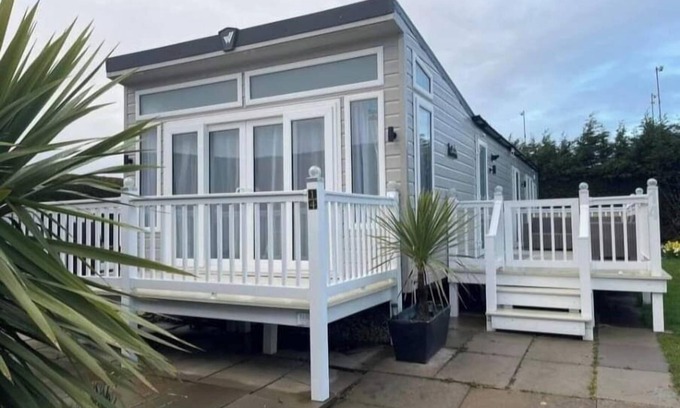 Skegness Cabin | Stunning mini Lodge southview Skegness