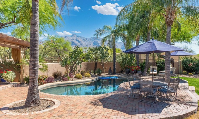 Shadow Hills House | Stunning oasis, spectacular hiking, golf, views & more in Catalina Foothills!