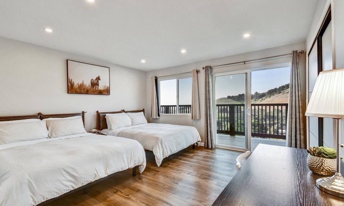 Sharp Park House | Stunning Ocean Mountain View Near SF+Beach Suite