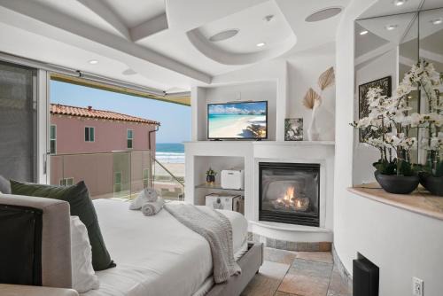 Central Mission Beach House | Stunning Oceanfront Boardwalk Condo - Spa, Steps2Beach, Parking & Fast Wifi!