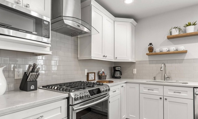 City Park Apartment | Stunning, One-Bedroom Apartment. Steps from Denver City Park! Very walkable!