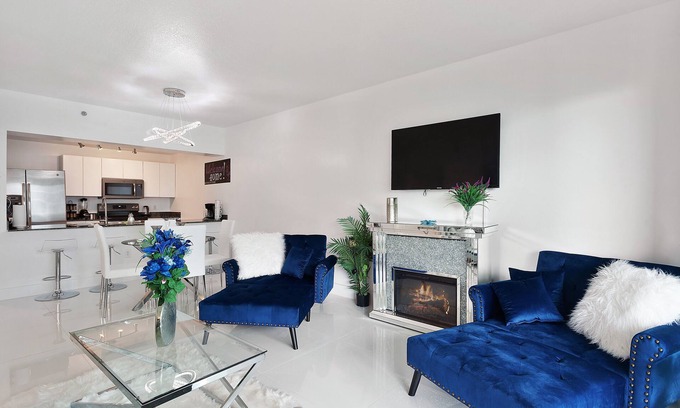 Brickell Condo | Stunning Penthouse City & Oceanview King+Park Free