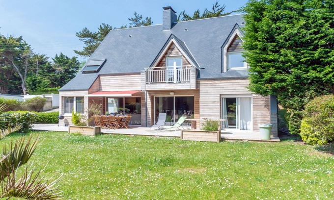 Agon-Coutainville House | Stunning private villa for 12 guests with TV, terrace and pets allowed