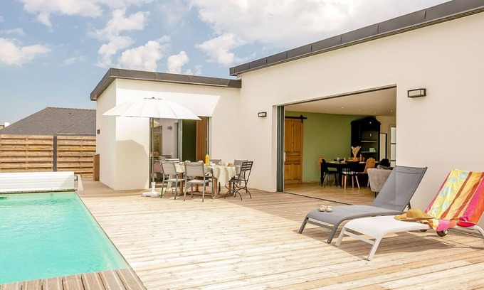 Plouneour-Brignogan-Plages House | Stunning private villa for 8 guests with WIFI, private pool, TV and terrace