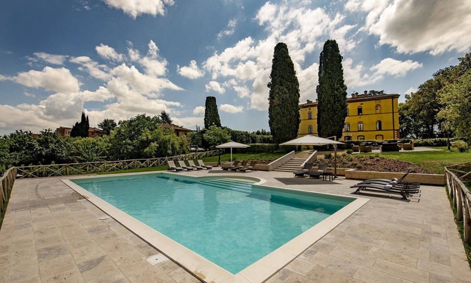 Torrita di Siena Villa | Stunning private villa with A/C, hot tub, WIFI, private pool, TV, patio, close to Montepulciano
