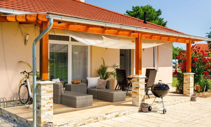 Balatonszemes House | Stunning private villa for 6 guests with WIFI, private pool, TV and terrace