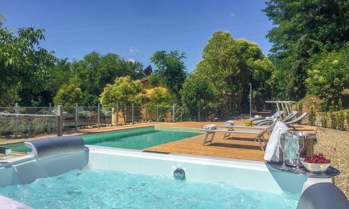 Montevarchi Villa | Stunning private villa for 12 people with A/C, WIFI, private pool, hot tub and TV