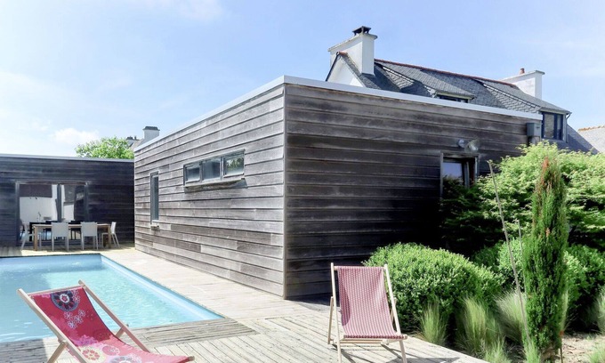 Locquirec House | Stunning private villa for 8 people with WIFI, private pool, TV, terrace, pets allowed and parking
