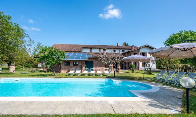 Basaluzzo Villa | Stunning private villa with hot tub, WIFI, private pool, TV, patio, pets allowed and panoramic v.