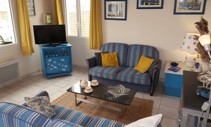 Primelin House | Stunning private villa for 2 people with TV and terrace