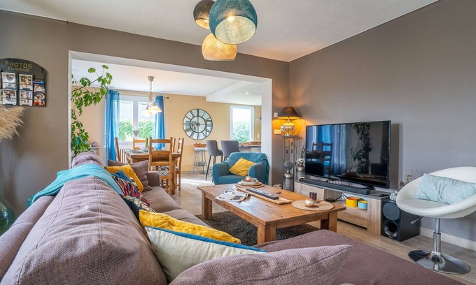Tregueux House | Stunning private villa for 6 guests with WIFI, TV, patio and pets allowed