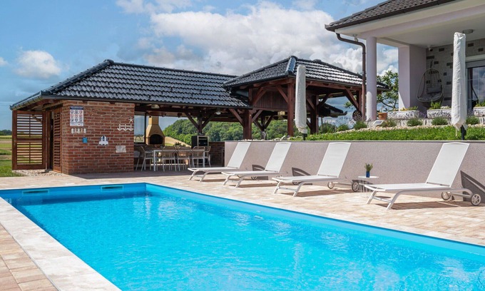 Municipality of Krizevci House | Stunning private villa with WIFI, A/C, private pool, TV, terrace, pets allowed and panoramic view