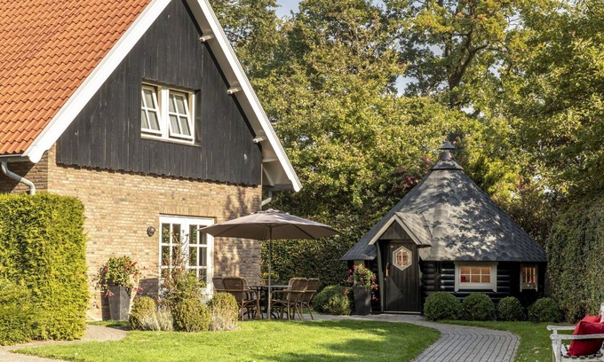 Losser House | Stunning private villa for 16 guests with WIFI, TV and terrace