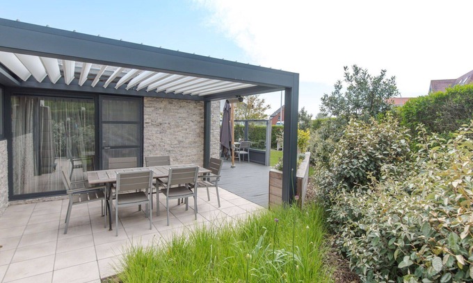 Bredene House | Stunning private villa for 5 guests with WIFI, TV and terrace
