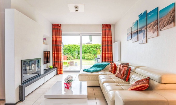 Zandvoorde Villa | Stunning private villa for 4 guests with WIFI and TV