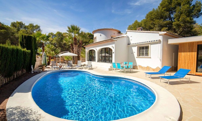 Urbanitzacio la Fustera Villa | Stunning private villa for 12 people with WIFI, private pool, A/C, TV and patio