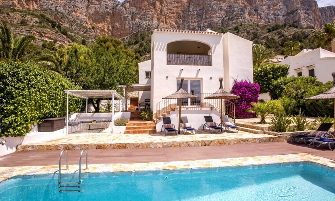Ermita Villa | Stunning private villa for 4 guests with WIFI, private pool, A/C, TV and terrace