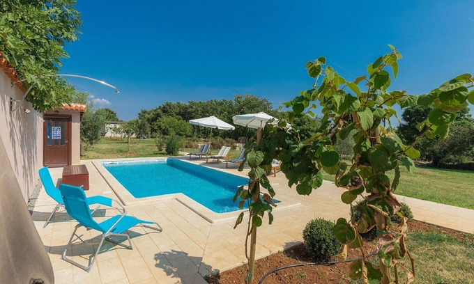 Filipana House | Stunning private villa for 6 guests with WIFI, private pool, A/C, TV, terrace and pets allowed