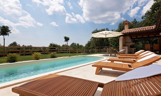 Bazgalji Villa | Stunning private villa for 6 people with A/C, WIFI, private pool, TV, terrace and pets allowed