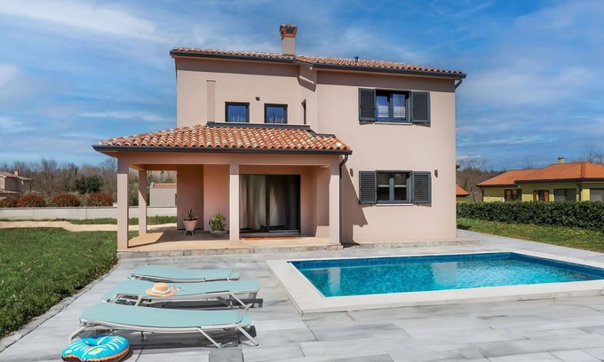 Topid House | Stunning private villa for 8 guests with private pool, A/C, WIFI, TV and terrace