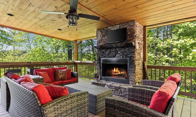 My Mountain House | Stunning Views~Hot Tub~Games~Fireplace~DogFriendly