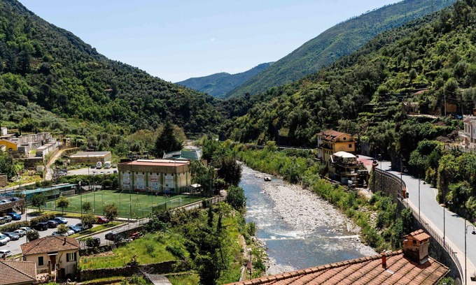 Badalucco House | Stunning villa for 3 people with terrace