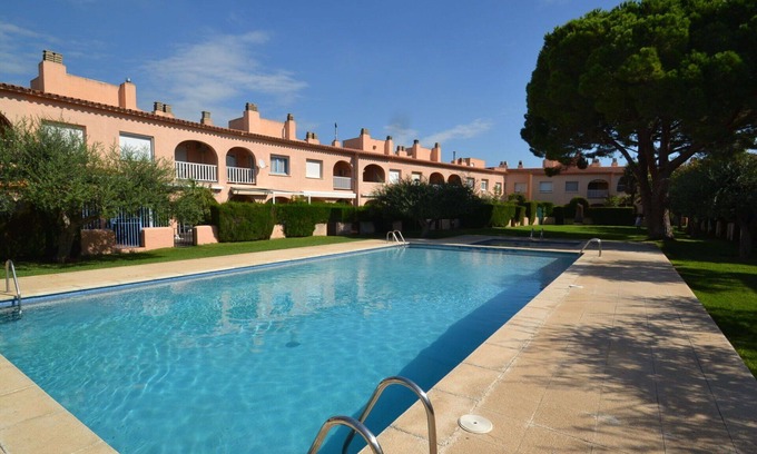 Cambrils House | Stunning villa for 6 people with A/C, WIFI, pool, TV, terrace and parking