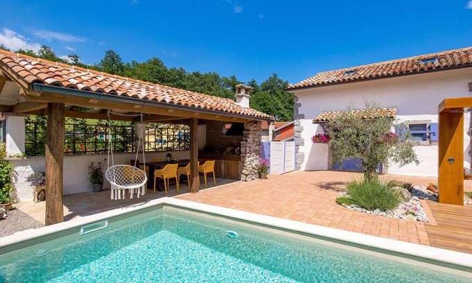 Mucici House | Stunning villa for 6 people with private pool, A/C, WIFI, TV, patio and pets allowed